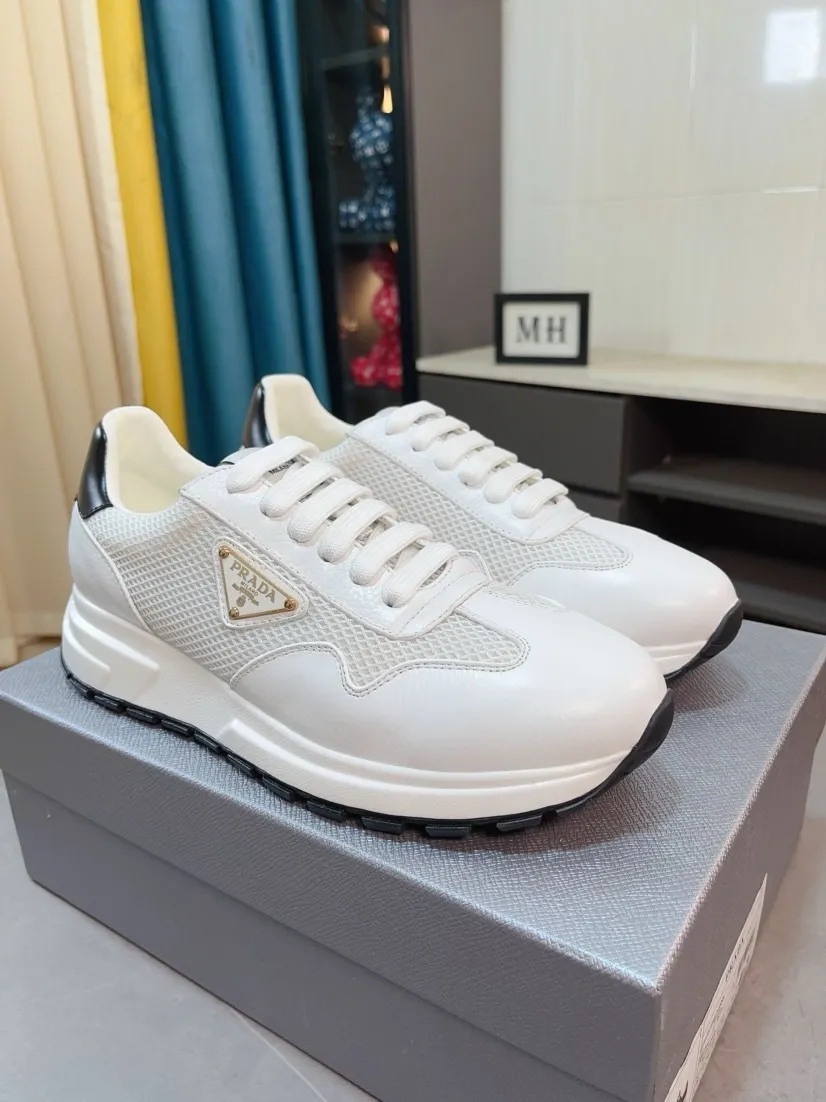 Men's shoes 💰580🌹🌹High-quality new Prada counters are launched simultaneously. The new men's shoes and 😘fabrics are selected from imported mesh and glue-spraying technology. Imported cowhide lining. 👍🏿High-end☄️Open-molded non-slip rubber outsole, exquisite lines, simple and elegant, comfortable and high-end for leisure travel. Code number: 38 to 44